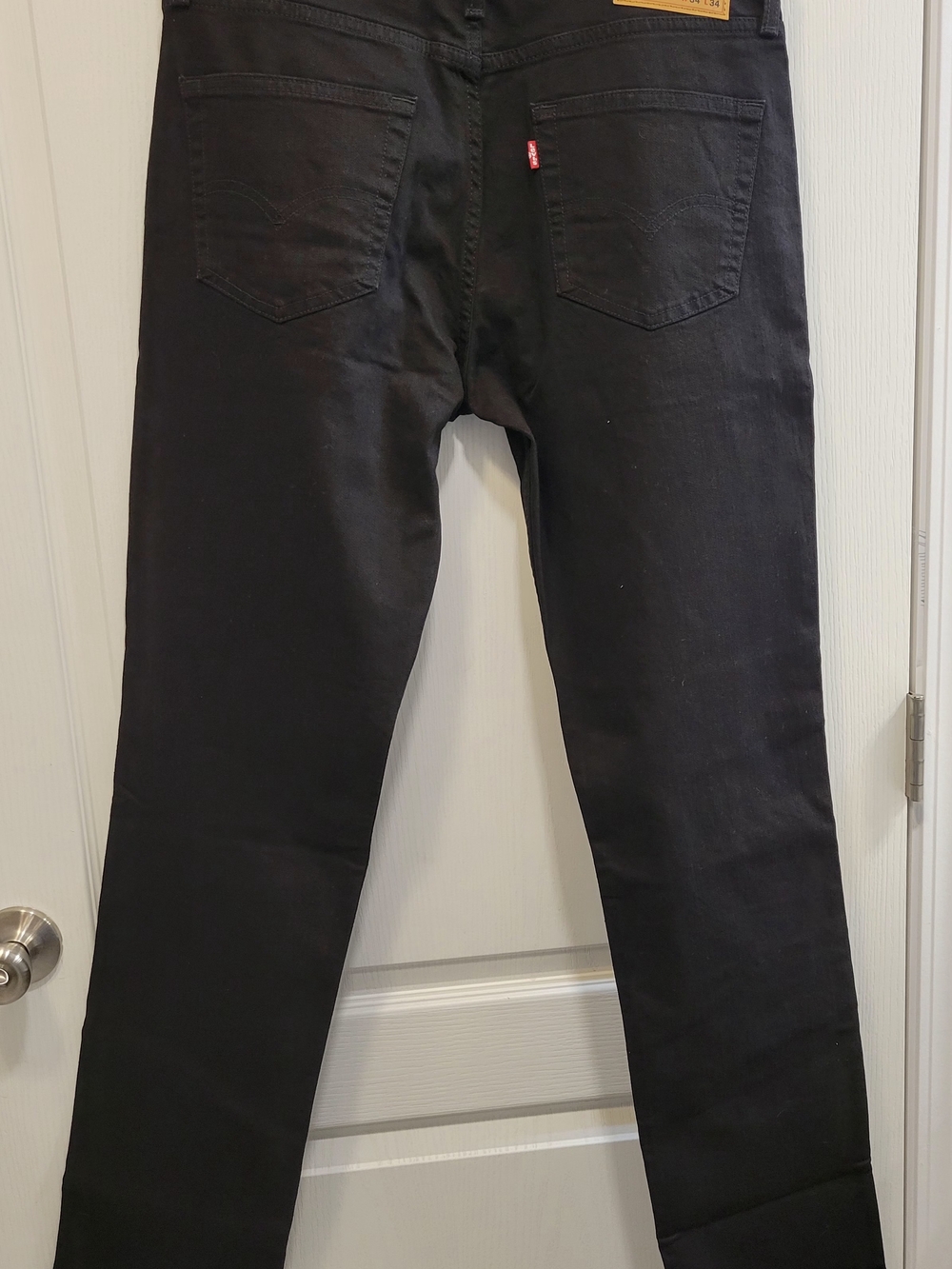 Levi's Slim Straight Men's Jeans in Black with Red Size Sticker - Picture 3 of 3